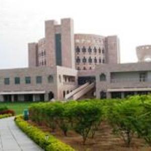 ISB gets 541 offers; domestic salaries up 11%
