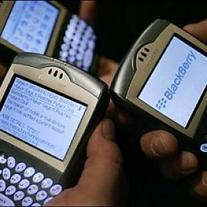 I-T department to buy 1,000 Blackberry phones