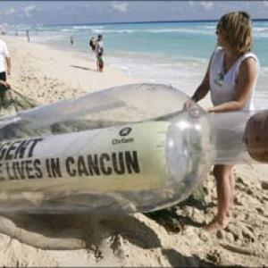 Two tracks ahead for Cancun climate talks
