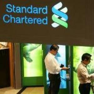 StanChart to buy majority of Barclays' India cards