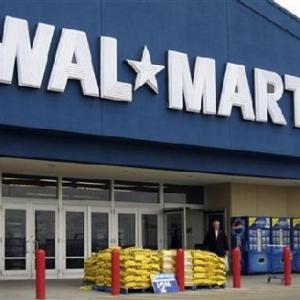 Walmart workers threaten strike across US on Nov 23