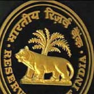 RBI allows NRIs to hedge currency risk with banks