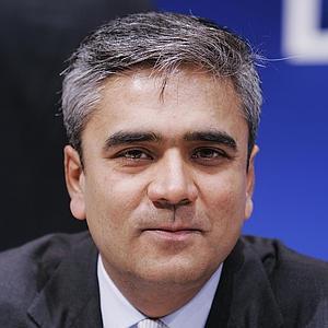 Deutsche Bank backs its India born co-CEO Anshu Jain