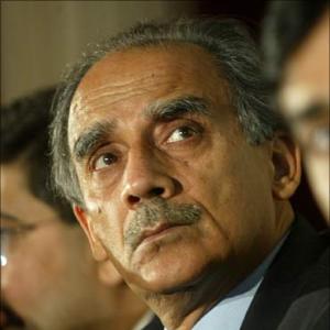 Modi very keen on downsizing the government: Shourie