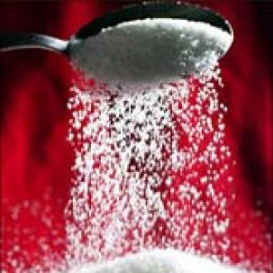 Diffcult to decontrol sugar industry: Pawar