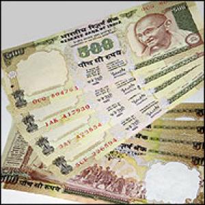 Rupee breaches Rs 51 per dollar-mark in early trade