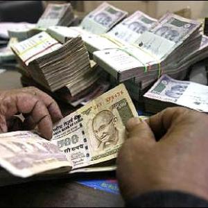 Dwindling rupee dampens next week's rate cut hope