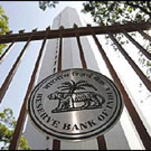 RBI intervened as rupee breached 48/$ on Wed