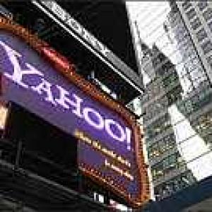 Yahoo! to cut 2,000 jobs