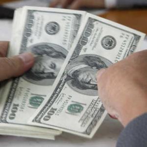 India's forex reserves dive to $275.5 bn