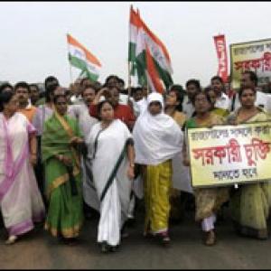 Singur law valid, claims Mamata