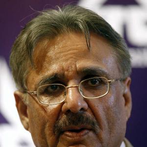 ITC seeks nod to pay Deveshwar Rs 1 cr a month plus perks