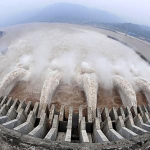 China's Three Gorges dam generates record power