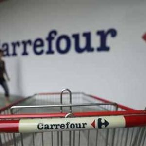 Carrefour freezes big city store plans