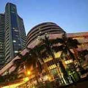 Markets pare gains to end flat