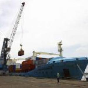 B'desh permits India limited transhipment via its port