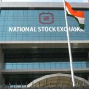 Nifty crashes 900 pts; Blames broker for bad orders