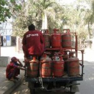 Direct govt subsidy for 1 LPG cylinder: PMO