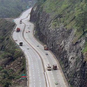 Govt to fast track expressway projects