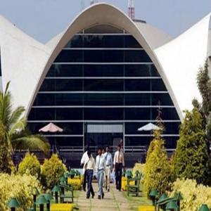 Vemuri's exit casts shadow on succession plan at Infosys