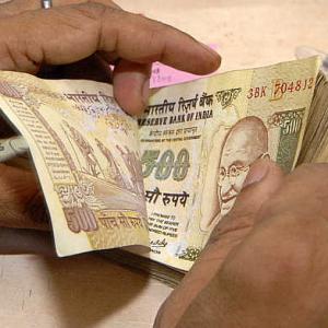 Managing the rupee's fall without making mistakes