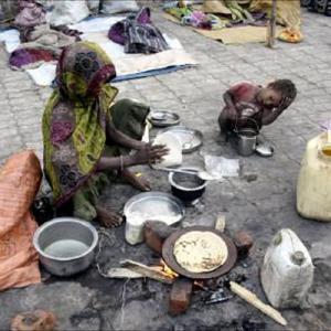 30 crore people still live in extreme poverty in India