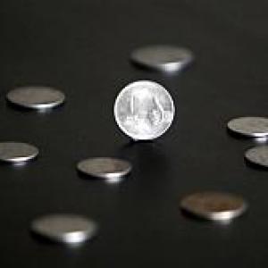 Rupee snaps 2-day losing string, up a paisa to 54.36
