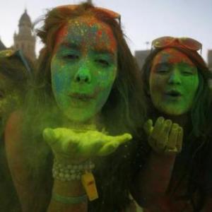Appy Holi! Enjoy the festival with these mobile apps