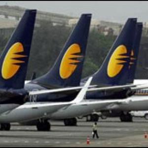 Jet plans to hire 100 more expat pilots