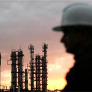 Indian oil cos expect under-recovery to halve in FY14