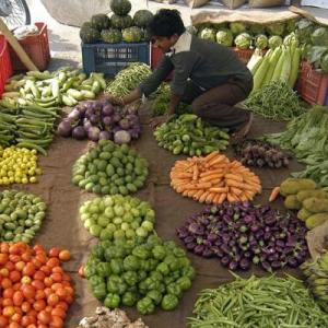 Inflation DROPS to 4.89% in Apr; lowest since Nov 2009