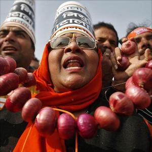 Onion supply dries up, prices go through the roof