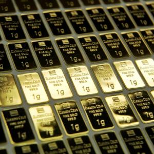 Govt lowers tariff value on imported gold, silver