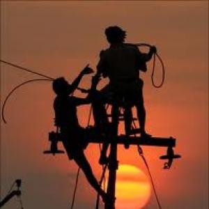 Cut in Maha power tariff soon; toll tax review in a week