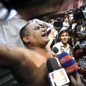 Advocate who threw ink on Subrata Roy sent to Tihar jail