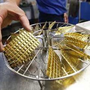 Gold prices rise by Rs 120 on festive demand, global cues