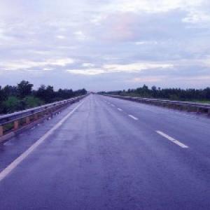 E-tolling on Delhi-Mumbai highway starts on Friday