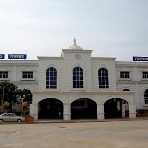 Chandrababu Naidu hardsells Andhra Pradesh to foreign investors