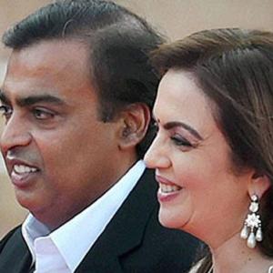Top 10 super rich who make India proud