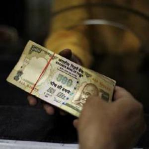 Rupee covers up early loss, rules flat
