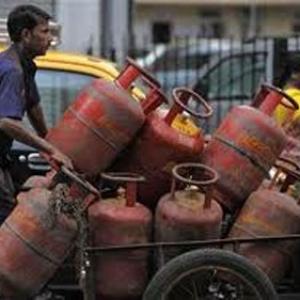 Govt looks to save Rs 10,000 cr in cooking gas subsidies