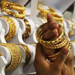 Stock exchanges sell 500-kg gold bonds