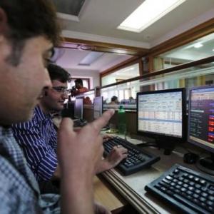 Sensex hits 1-month closing low; Hindalco plunges