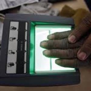 SC asks Centre to tell states not to make Aadhaar mandatory