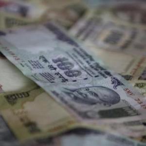 Rupee recovers 5 paise against dollar in early trade