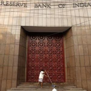Banks in no hurry to cut lending rates