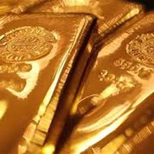 Gold extends losses; down Rs 100 on global cues, low demand