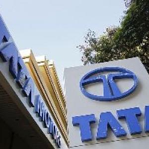 Tata Motors closes gap with Reliance Industries on revenue
