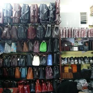 Cash crunch pain hits Dharavi's leather goods hub