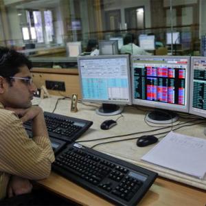 Markets fall for 6th straight session; Sun Pharma dips 2%